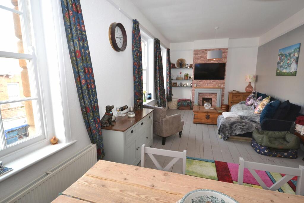 Dining / Living Rm