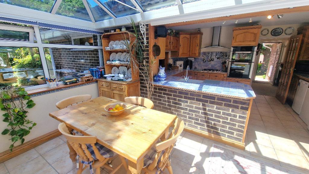 Conservatory to Kitchen