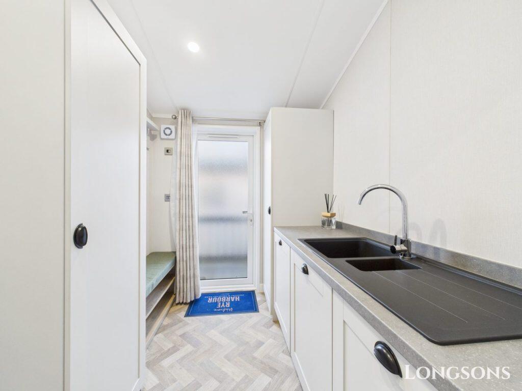 Cam02173g0 Pr0277 Still058