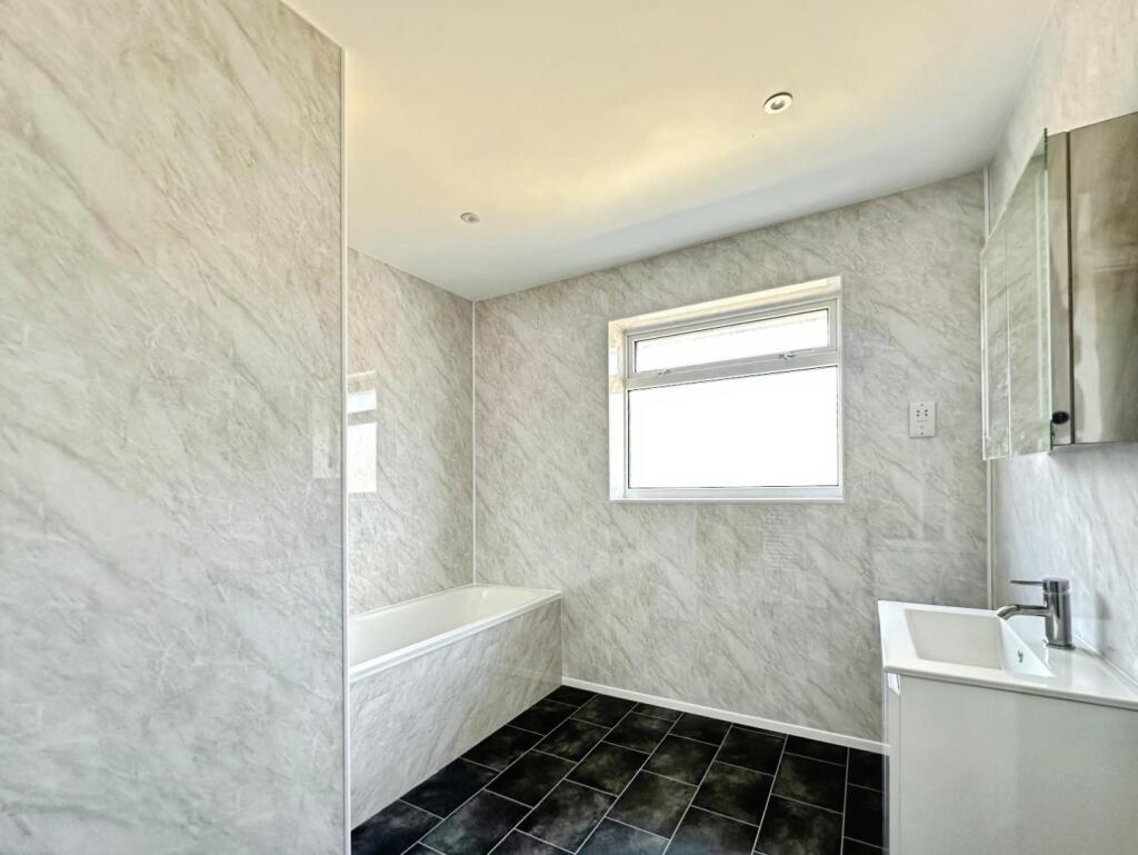 d64acfdb-Photo 2002-06-2025 2C 2013 2006 2021.jpg