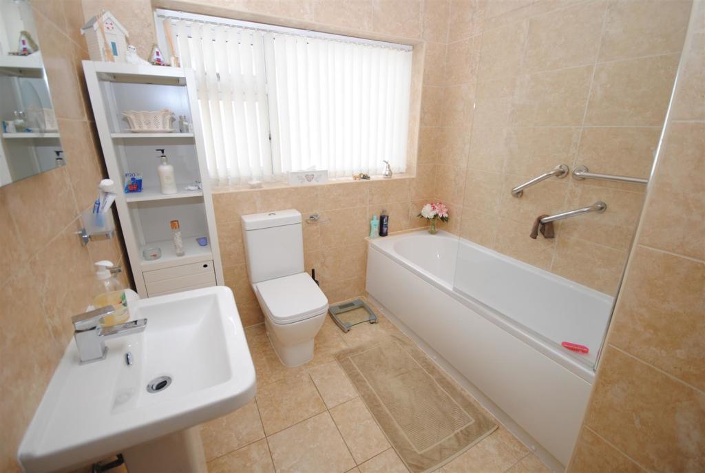 10haverthwaitsdrivebath.JPG