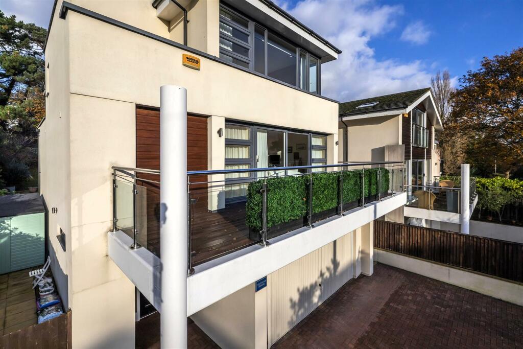 2022-11-30 PS 4 Lakeside Road_074.jpg