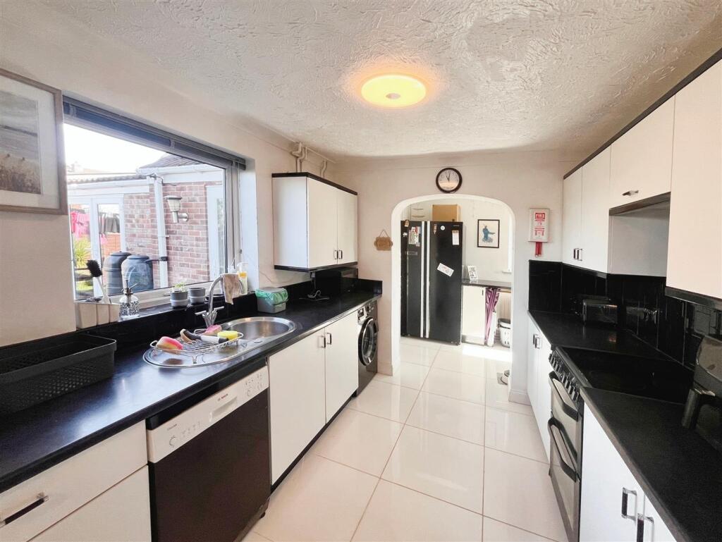 KITCHEN IMAGE TWO