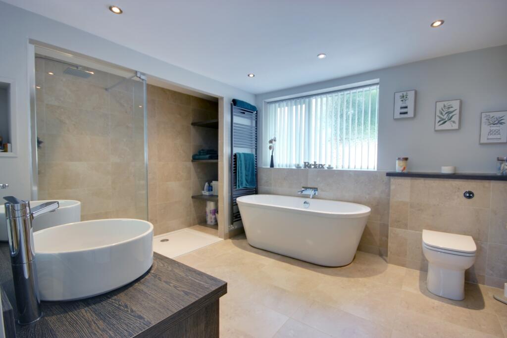 1 Master Bed ensuite A