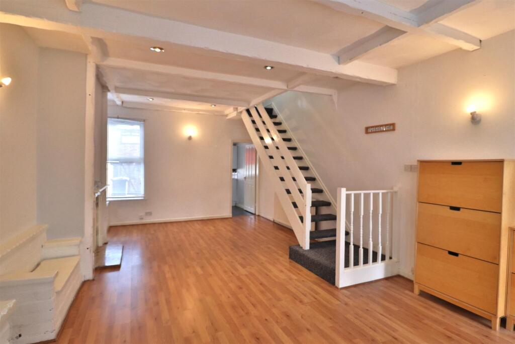 OPEN PLAN LIVING/DINING ROOM