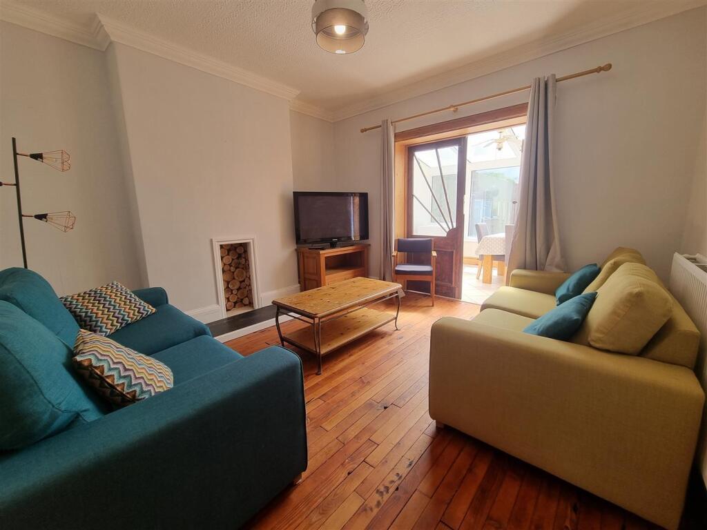 Lounge 2 57 Tresawls.jpg
