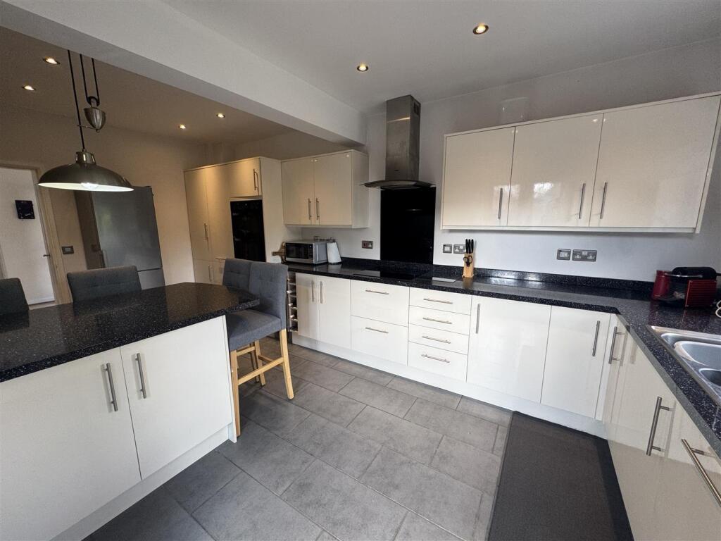 kitchen 1.JPG