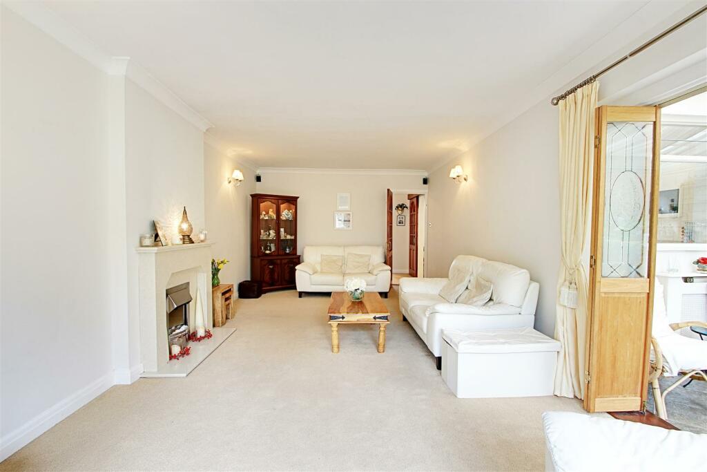 Living Room 2.jpg