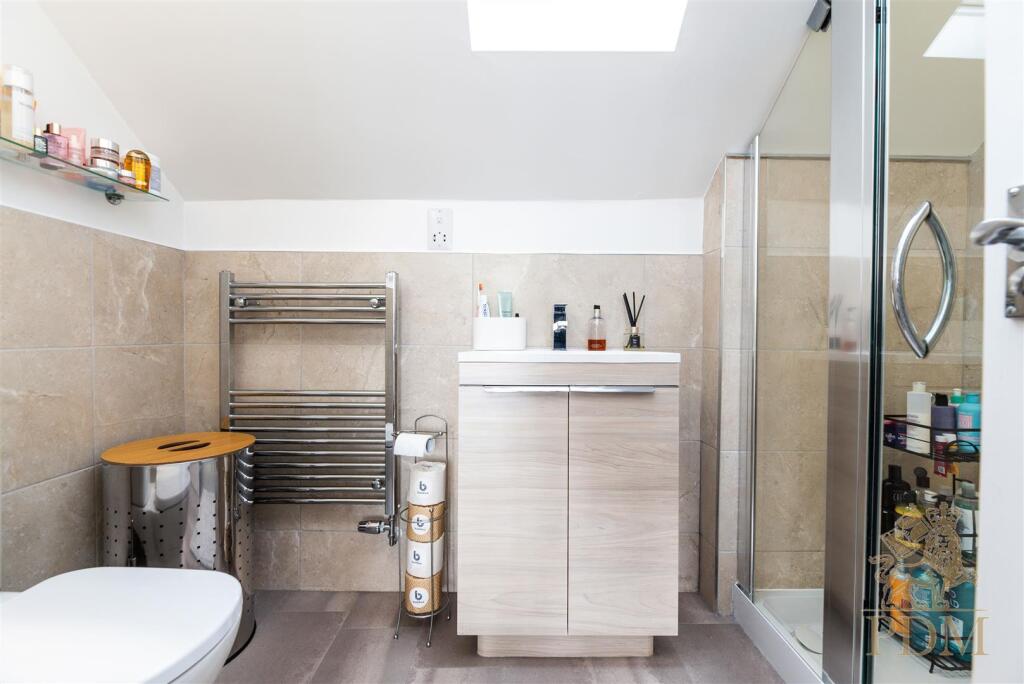 6 Byron Close Colwick Nottingham NG2 4BL