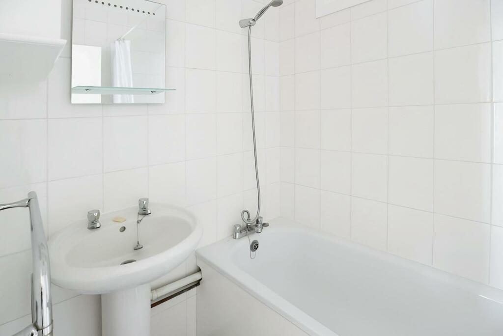 1696c0cb-Bathroom.jpg