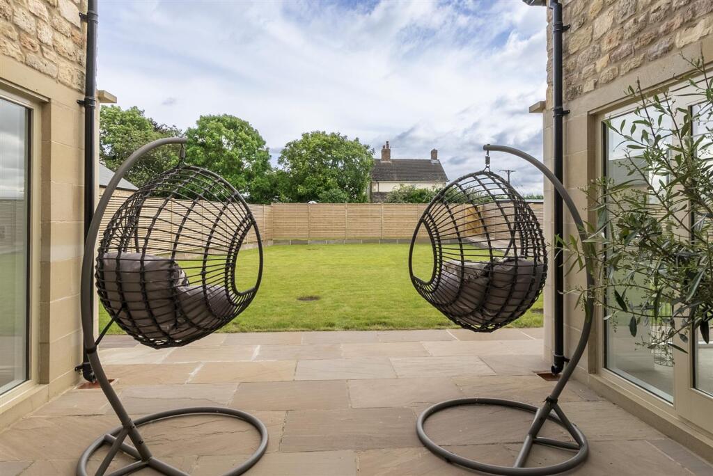 Private, sunny gardens