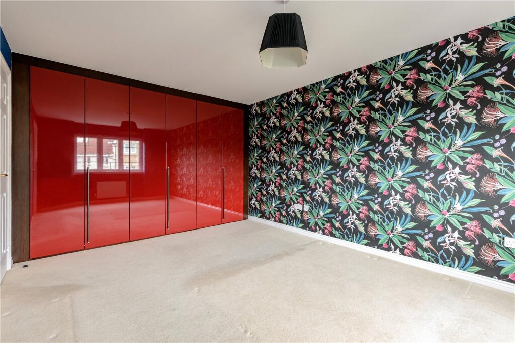 Hawk Crescent 28