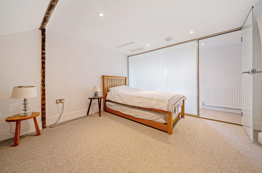 1300243-10-683dd2...