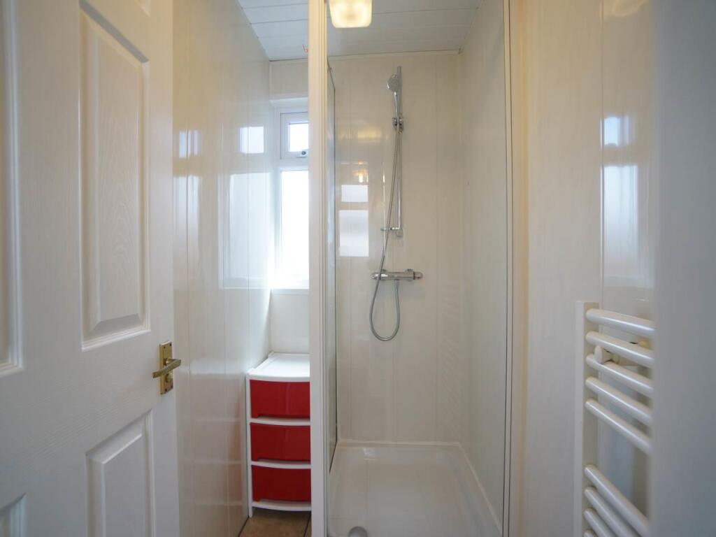 Bathroom 1.JPG