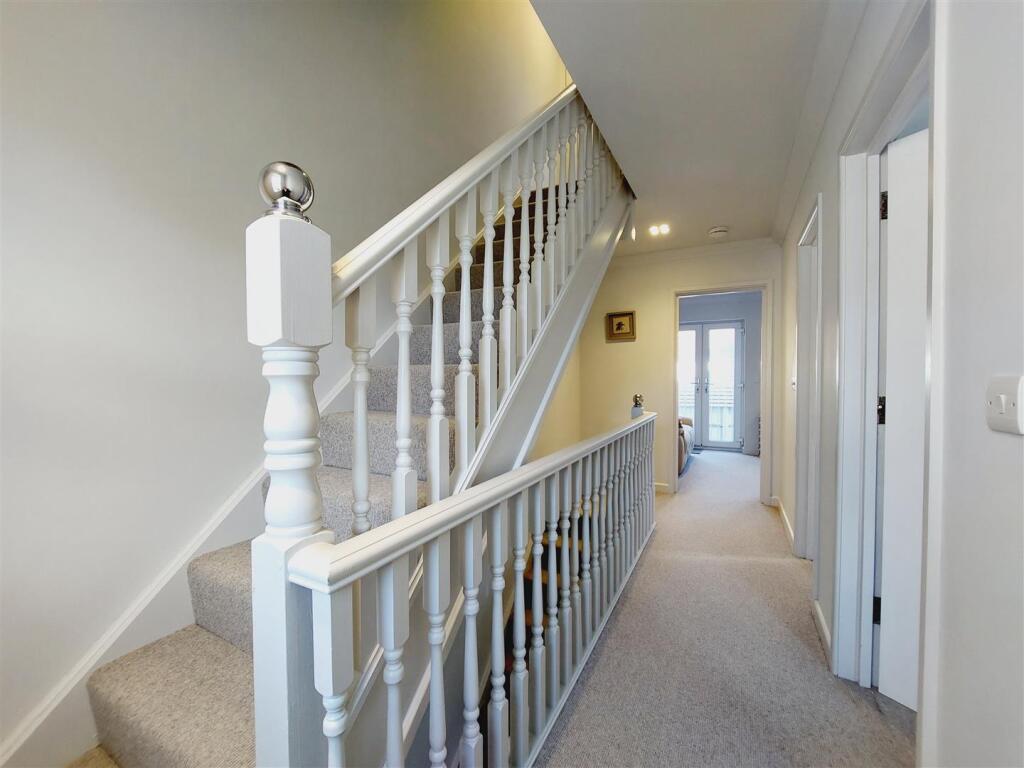Landing &amp; Stairwell