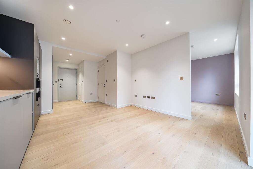  Peninsula Gardens, Chandlers Avenue, Lower Riverside, Greenwich Peninsula , SE10