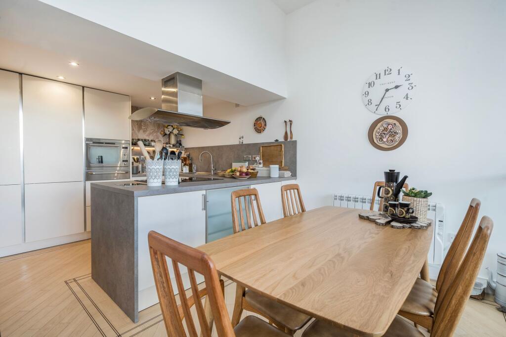 Open plan lounge/dining room/kitchen