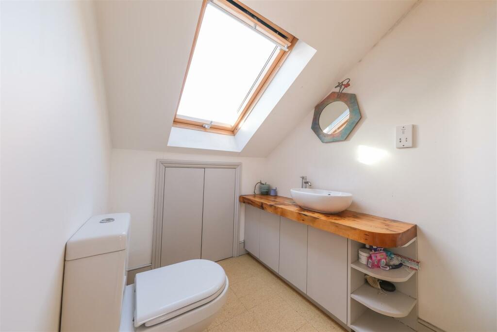 Third Floor - Shower Room_3.jpg