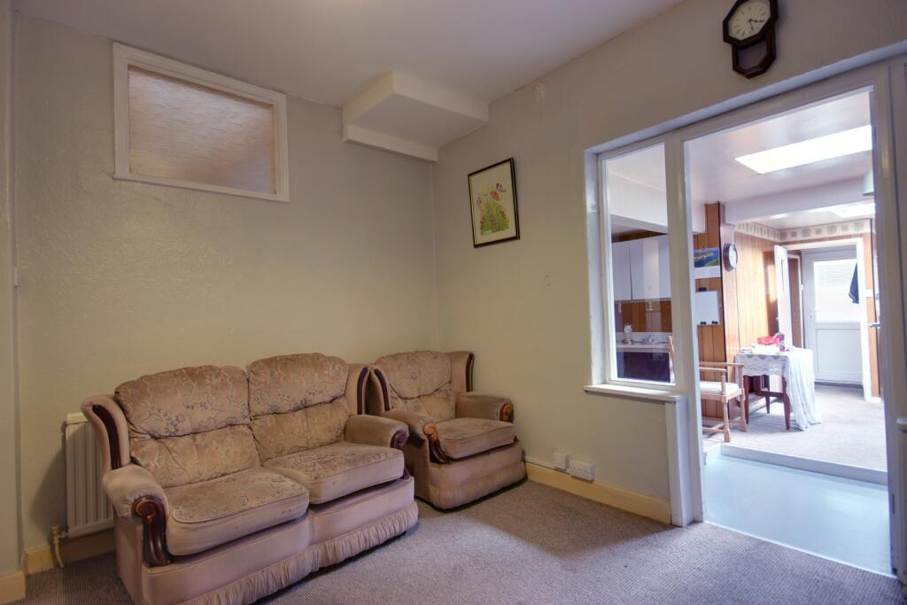 1 Rear Lounge B