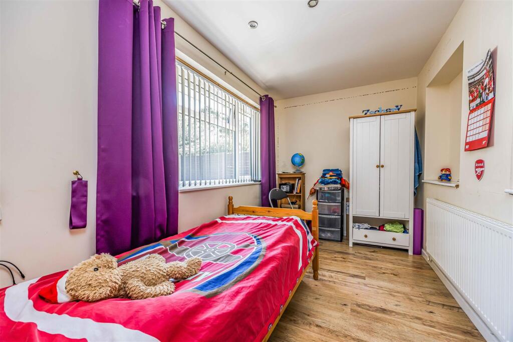 99 Church Road, Hayling Island-Small-PorticoMarket