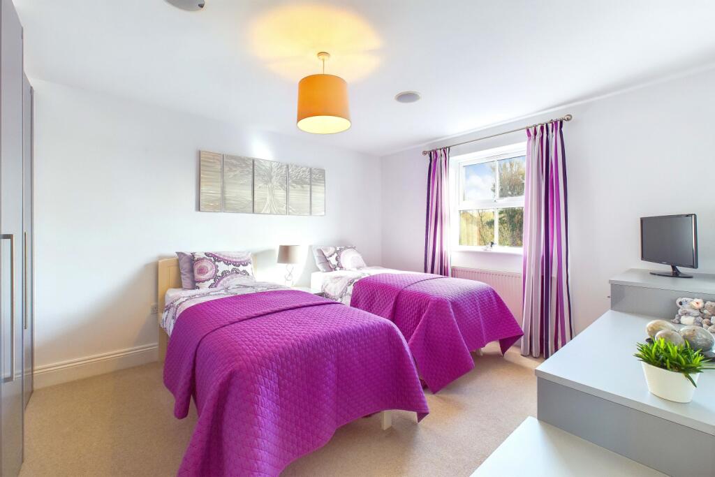 CAM03162G0-PR0214-STILL019