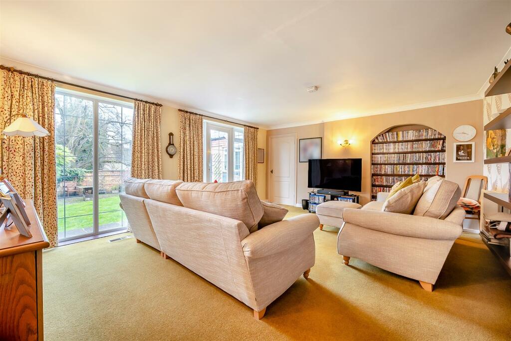 8588075-interior17.jpg