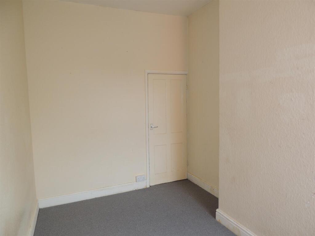 REAR BEDROOM