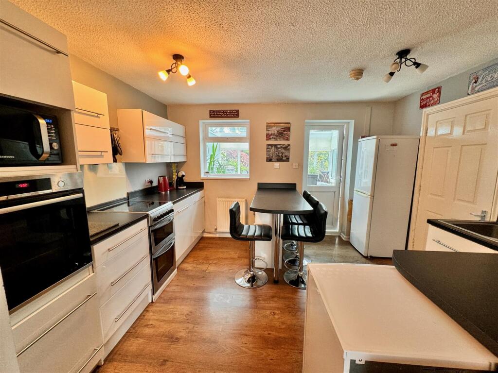 BREAKFAST KITCHEN