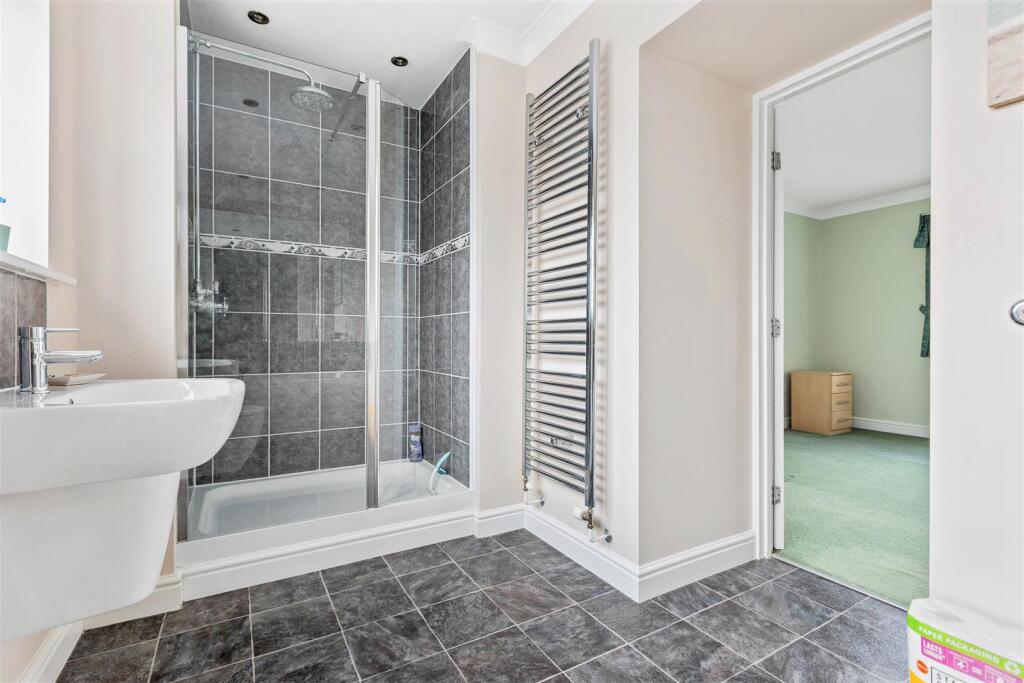 Bed 2 En-suite