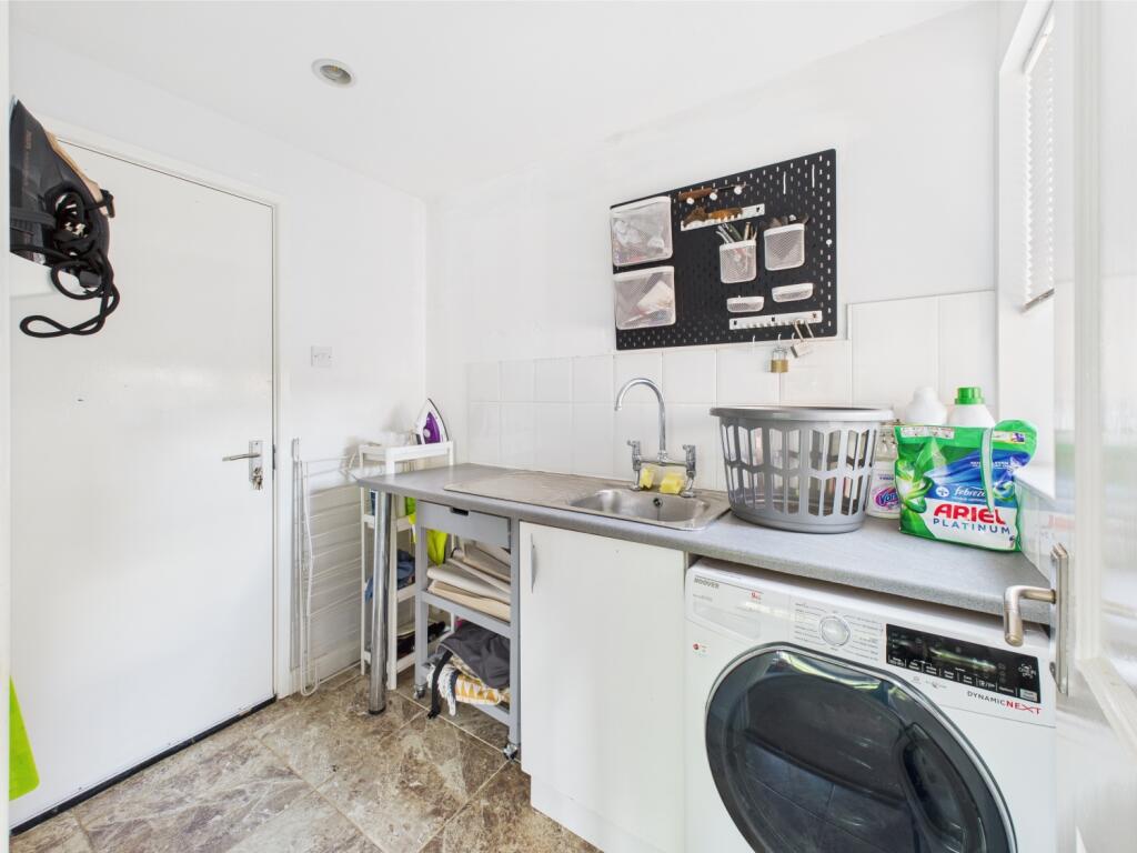 CAM04922G0-PR0028-STILL020