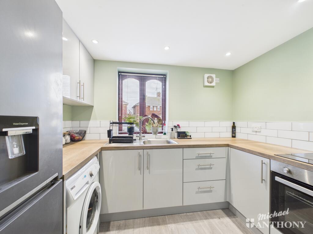 CAM02773G0-PR0373-STILL013