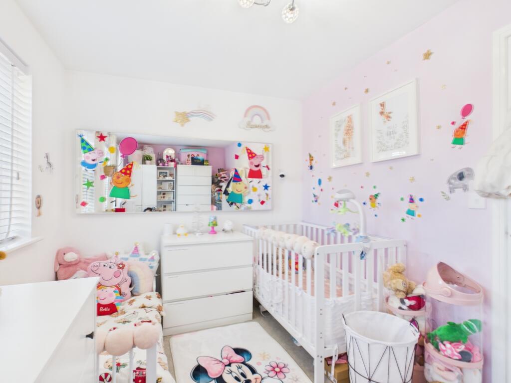 CAM03729G0-PR0199-STILL041