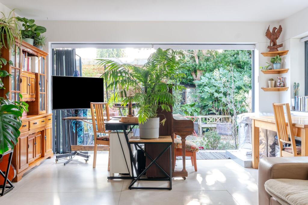 Lounge / Dining Room
