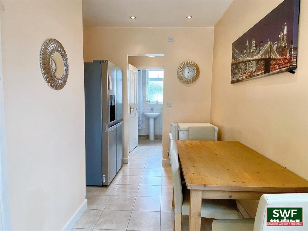 Kitchen3.jpg