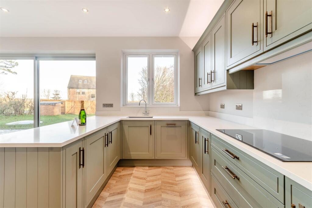 8672135-interior04.jpg