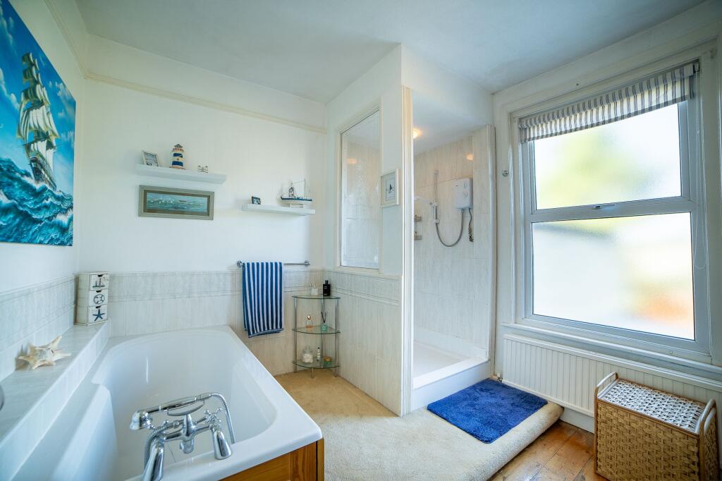 Family Bathroom No 2