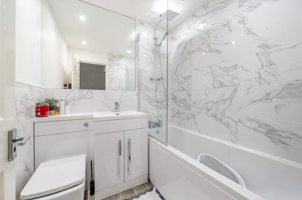EweMove Harrogate Bathroom