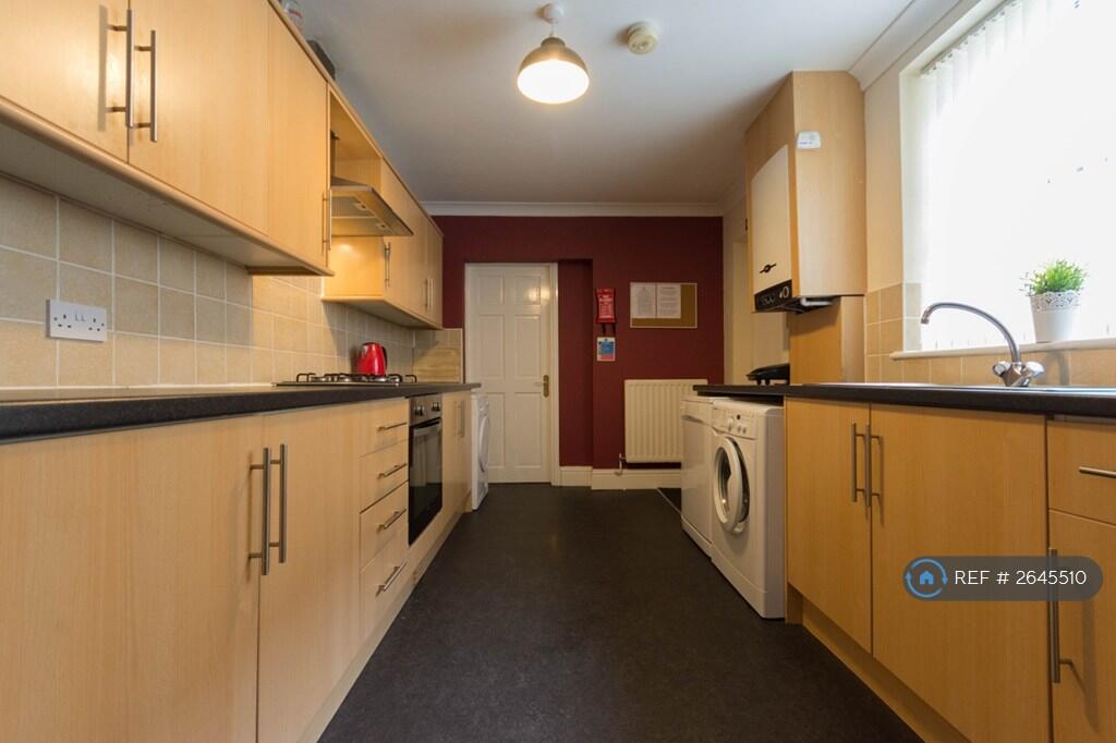 Fully Fitted Kitchen