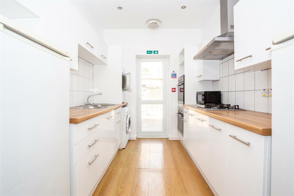 KITCHEN-_A182474.jpg