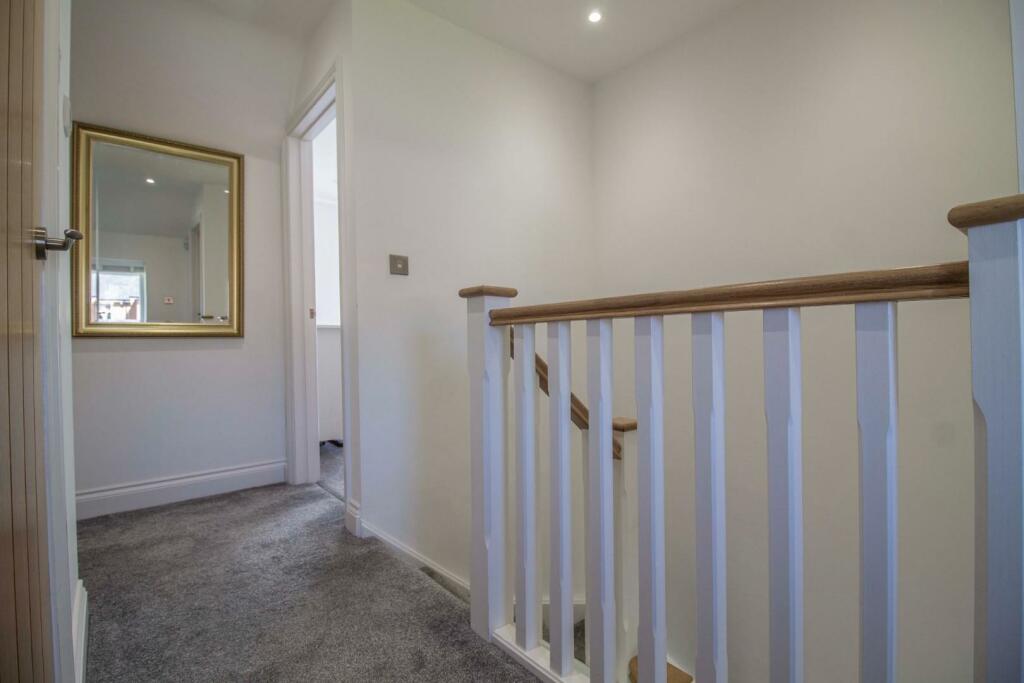 4 Mortimer Road, Cockfield [Landing] 01.jpg
