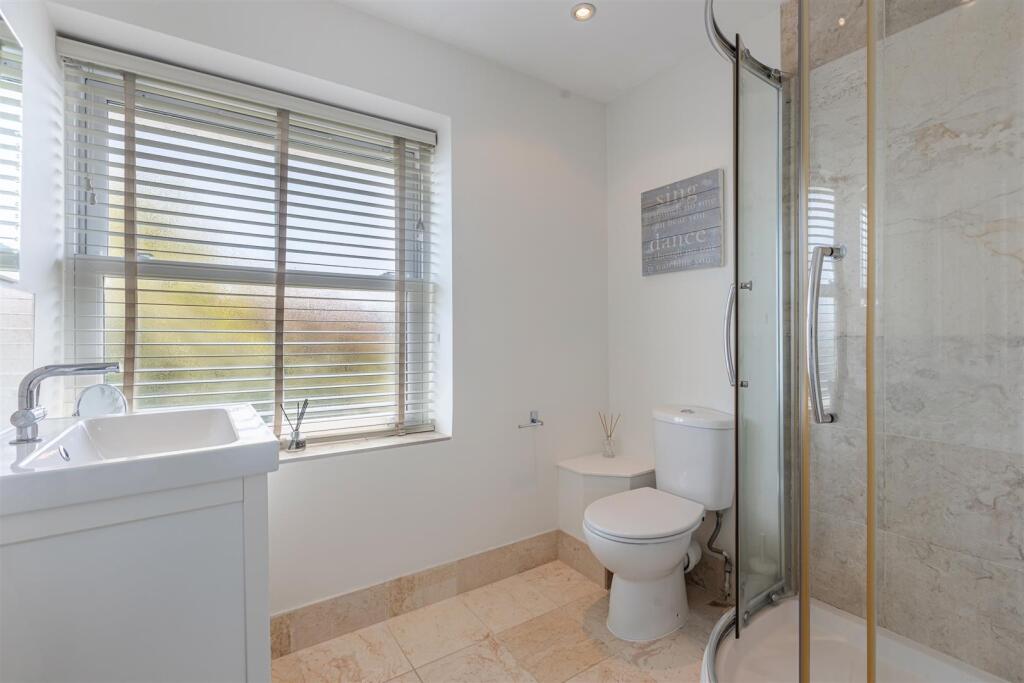 A29 - The Hamptons, Torquay - 250429.jpg