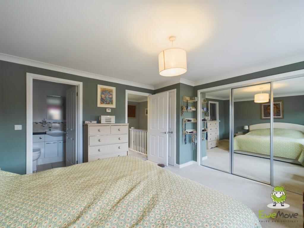 CAM03778G0-PR0142-STILL027