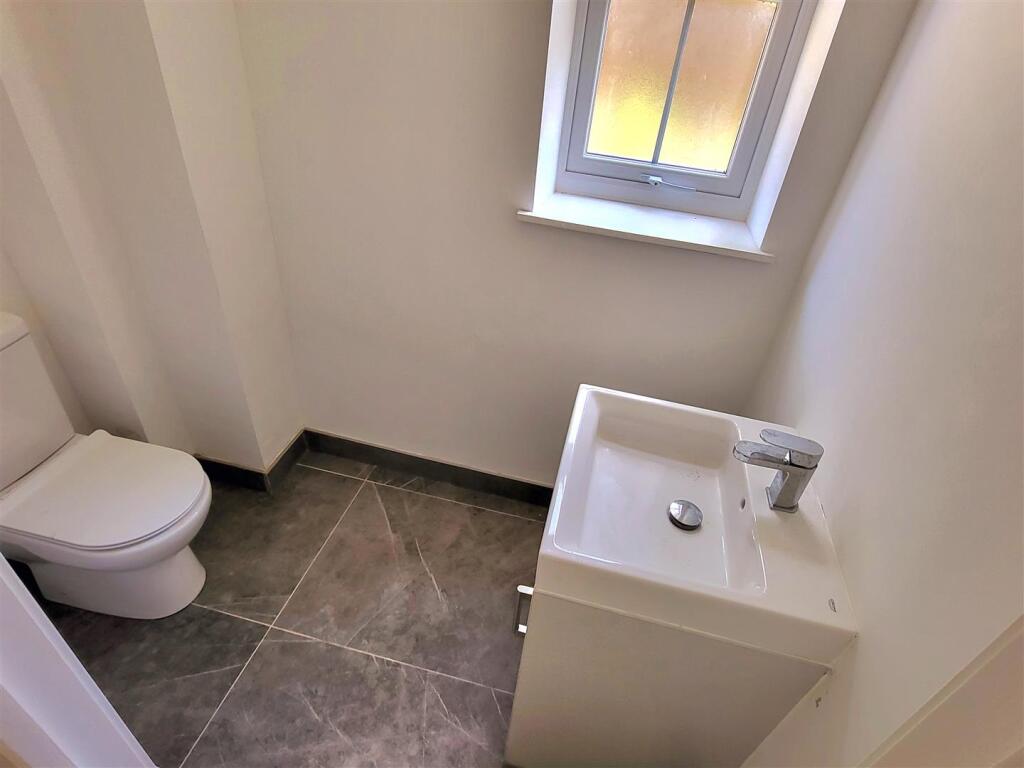 gf wc.jpg