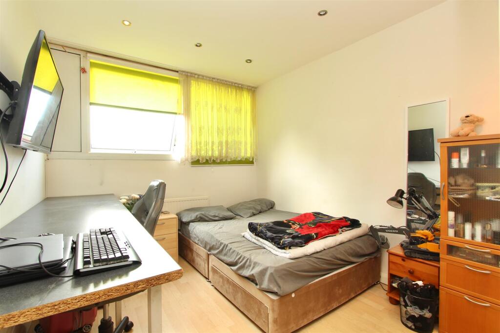White Hart Lane, N22