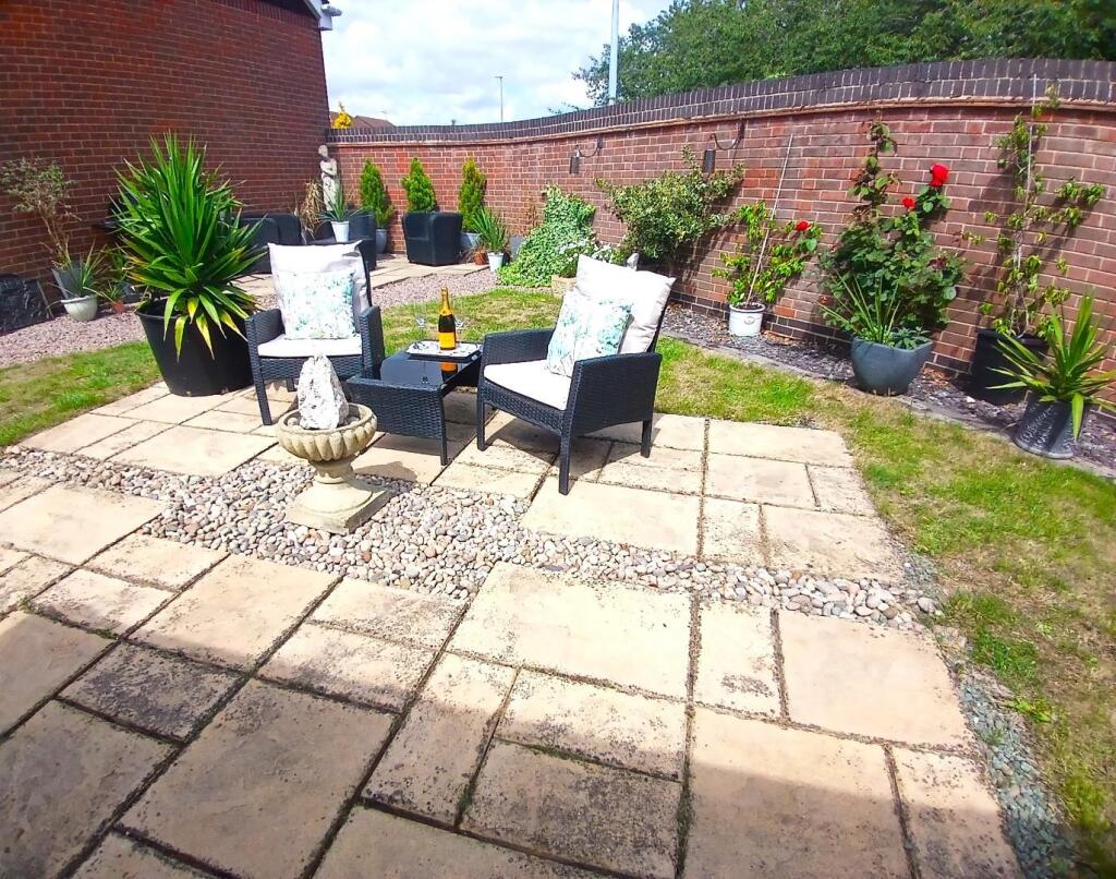 Patio 2.jpg