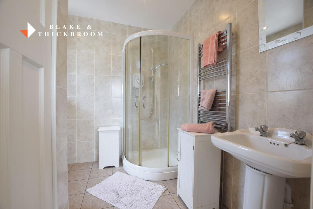 EN SUITE SHOWER ROOM