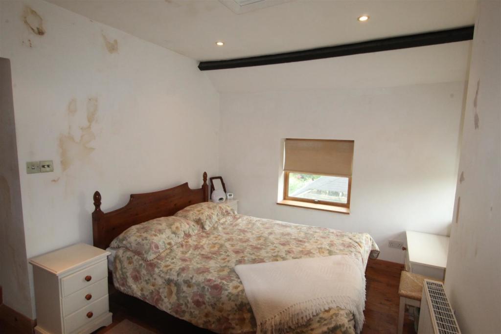 BEDROOM 1 2ND ANGLE