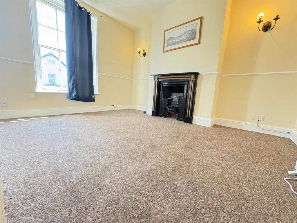 lounge2.jpg