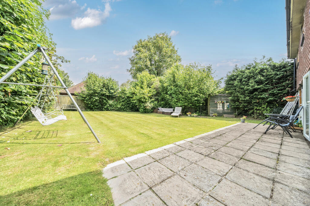 Large family friendly garden