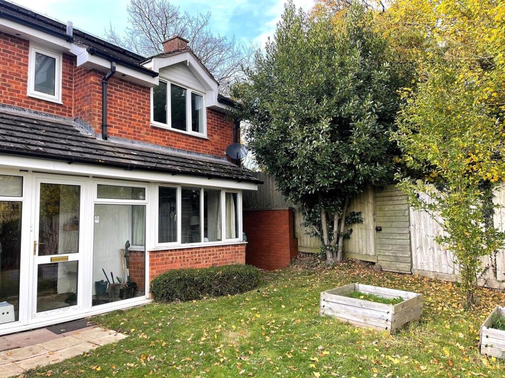 Garden Frontage &amp; Private Gate